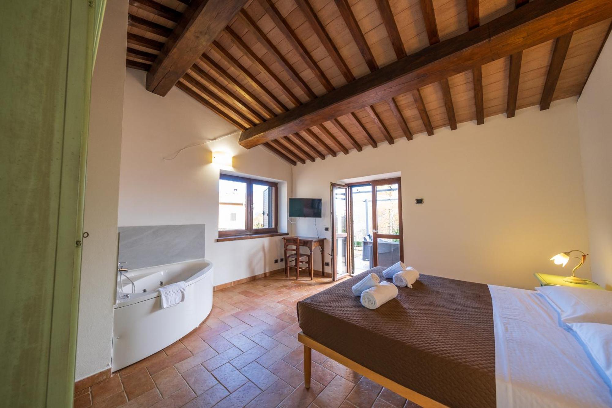 Agriturismo Borgo Biaia Camporgiano Exterior foto